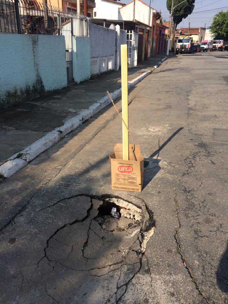 prigubiotti's tweet photo. Afundamento de solo na Rua Kobe, 892, Vila Maria. Morador impossibilitado de utilizar a garagem da sua casa. #BDSP #SP1 #SP2 https://t.co/id5wo1qjAk