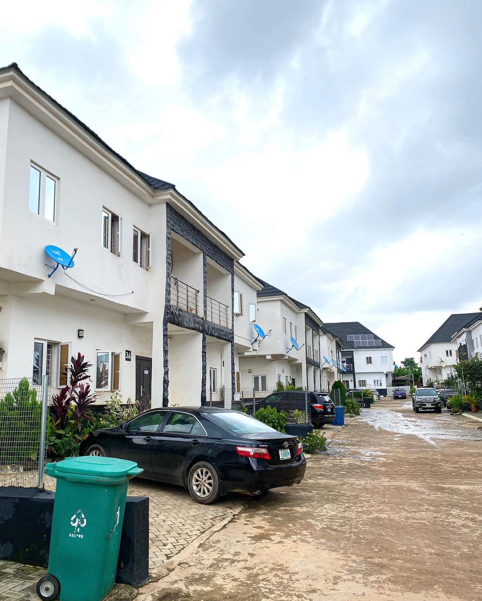 For Sale: (4)Four Bedroom Semi-detached Duplex in a Mini Estate in Life Camp. 

Price : N85,000,000

📍Location : Abuja