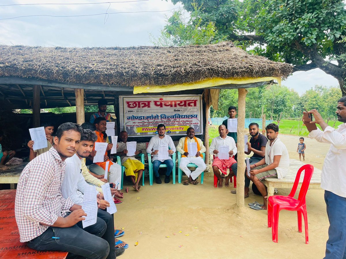 satish_up43's tweet photo. #WeWantUniversity
#3rdDay
आज विकासखंड कटरा में विभिन्न स्थानों पर छात्र पंचायत के माध्यम से चौपाल लगाकर गोंडा में विश्वविद्यालय स्थापना को लेकर मुख्यमंत्री को पत्र लिखवाया |
@myogiadityanath @dmgonda2
@shivampandeygnd https://t.co/JUZznY9OHy
