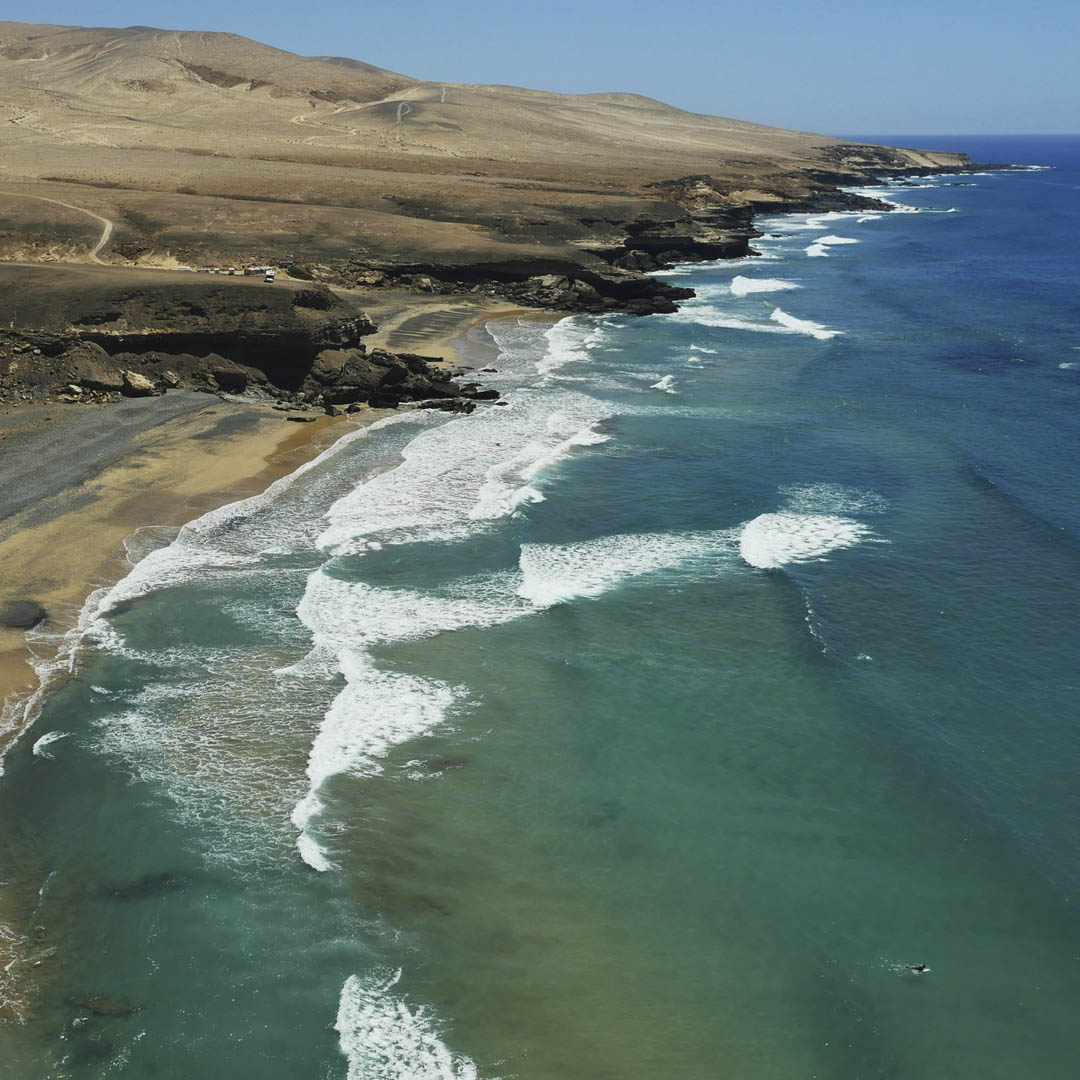 iFuerteventura's tweet image. 🇬🇧☀️ Natural jewels of #Fuerteventura ⤵️

📌 Playa del Águila Beach
📌 La Pared Beach
📌 Jandia Beach

🏖️ Broaden your horizons by spilling your sight on our beaches, #openallyearround.

#visitfuerteventura #fuerteventuraopenallyearround #canaryislands #beautifuldestinations