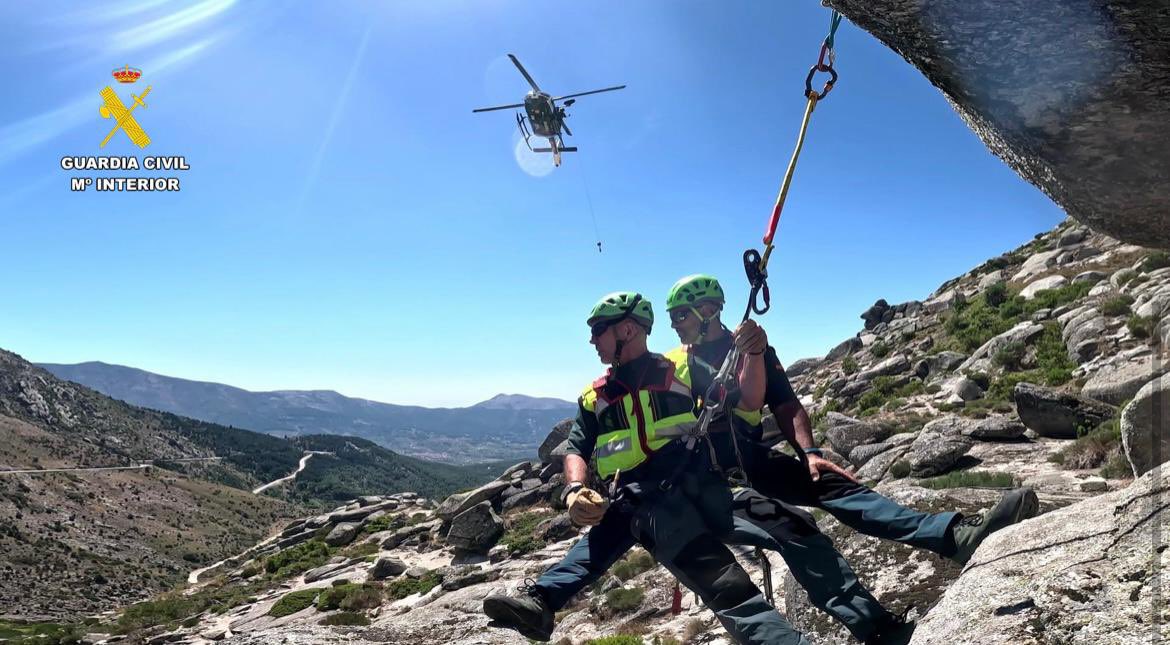 Avila_Gob's tweet photo. ✅ Se desplazan también al lugar efectivos del #EREIM desde el puesto de #ArenasDeSanPedro 👏🏼
¡Mucha suerte y a por todas! https://t.co/IxfVdXuDq3