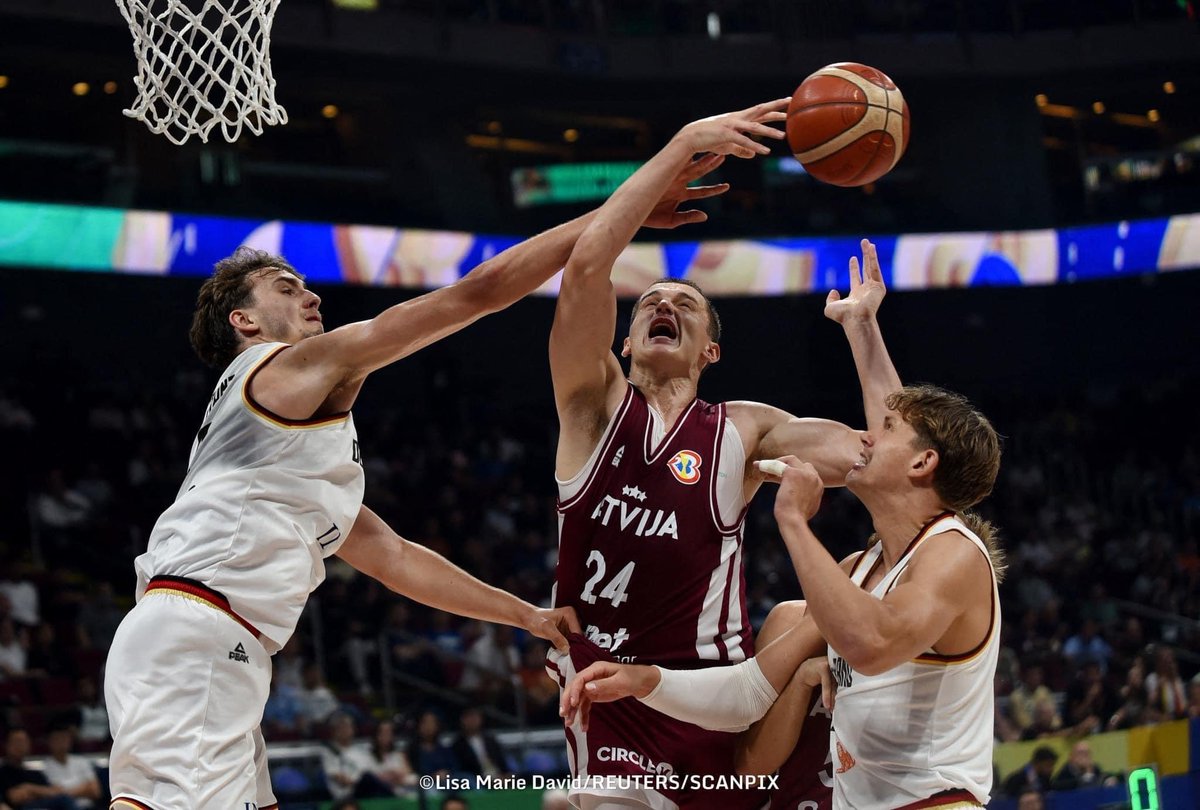 robertszile's tweet photo. Metiena attālumā no uzvaras. Lūk, tāds ir cīņas gars, ko Latvijas @basketbols 🏀🇱🇻 komanda demonstrē visai pasaulei. Lepojamies! / A shot for a victory. This is the fighting spirit that a Latvian basketball team keeps showing to the whole world. #FIBAWorldCup2023 https://t.co/D4kGXbdhLV