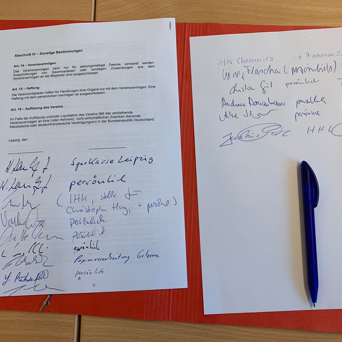 FranzBotschaft's tweet photo. Gründung des ersten 🇩🇪-🇫🇷 Wirtschaftsclubs für Mitteldeutschland gestern in Leipzig in Anwesenheit von @SMJusDEG-Ministerin @Ka_Meier: ein Vorzeigeprojekt der Frankreich-Initiative Ostdeutschland!
Alles Gute dem neuen Vorsitzenden, dem 🇫🇷 Honorarkonsul Harald Langenfeld!
#DFWM https://t.co/LqfCM0h61v