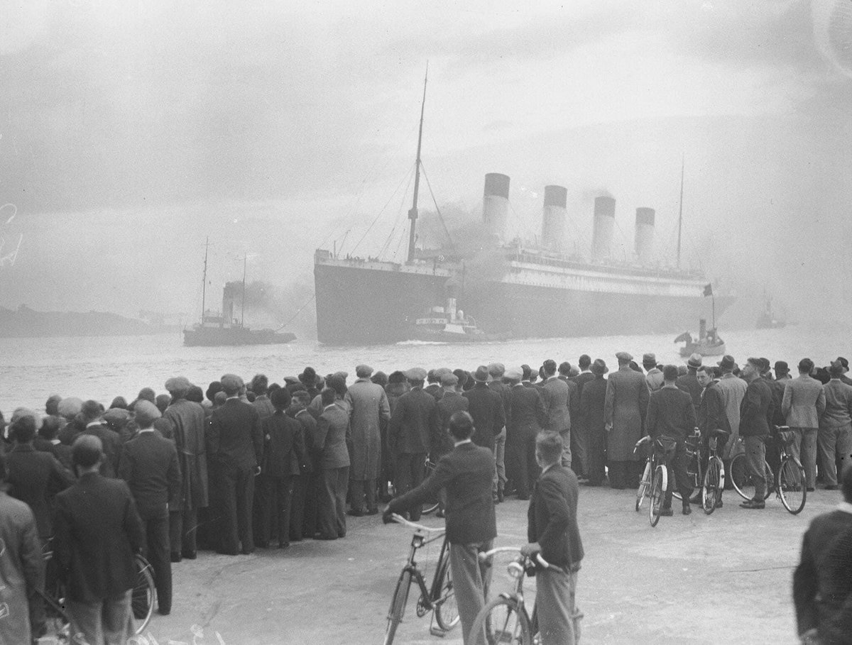 MisterShades's tweet photo. 13/10/1935 - RMS Olympic at Jarrow on the Tyne on her way to be dismantled over two years (later work done at Inverkeithing).

Following a public auction of her fittings, scrapping would commence on her superstructure, providing work to thousands.

Photo: Tyne &amp; Wear Archives https://t.co/DPwhRkucEB