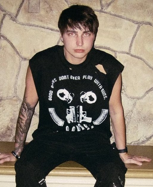 RedHeadClairee's tweet photo. He was punk                    She did ballet https://t.co/h96C5ZLC6p