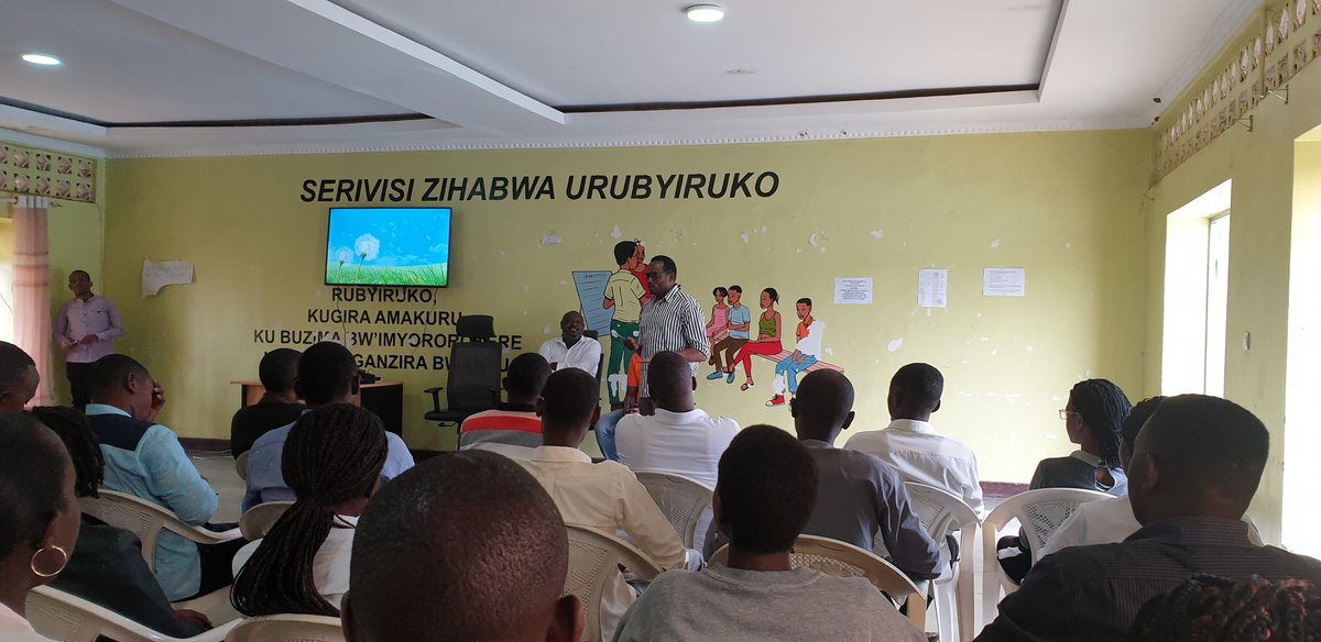 NyagatareNyc's tweet photo. Muri Salle ya #YegoCenter Nyagatare harimo kubera Amahugurwa ku rubyiruko 50 #YoungStartUps baturutse mu Mirenge yose agamije kubigisha ibijyanye n'icunga mutungo #FinancialManagement muri business.
Ni kubufatanye na #ImanziB'ssInstitute na #PSF.
@RwandaYouth
@MiniYouthRwanda https://t.co/jM6ZxLWwty