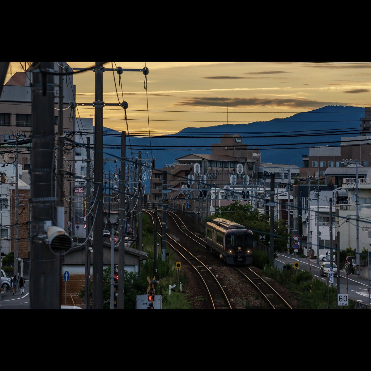 「阿波の暮れ頃」

場所-徳島駅周辺

#撮り鉄
#鉄道
#徳島あるでないで
#写真好きな人と繋がりたい
#写真で伝えたい私の世界
#カメラ好きな人と繋がりたい
#写真で奏でる私の世界
#SONYα