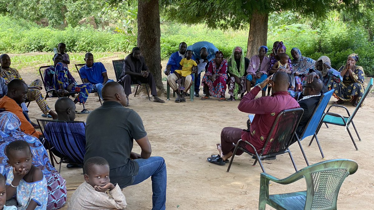 PreefnM's tweet photo. Rencontre avec les usagers du Fleuve dans la commune Sébougou (pêcheurs, jardiniers, éleveurs, exploitants de sable et de gravier). Les échanges ont porté sur les causes de la pollution du fleuve entre autres : l'usage des pesticides, les ordures dans le Fleuve. https://t.co/e4bBFmJ79c