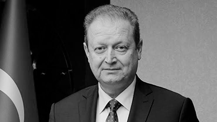 Rabbim sana ve hepimize rahmet etsin Yücel Ağabey. Ailene, sevenlerine ve meslektaşlarımıza başsağlığı diliyorum.