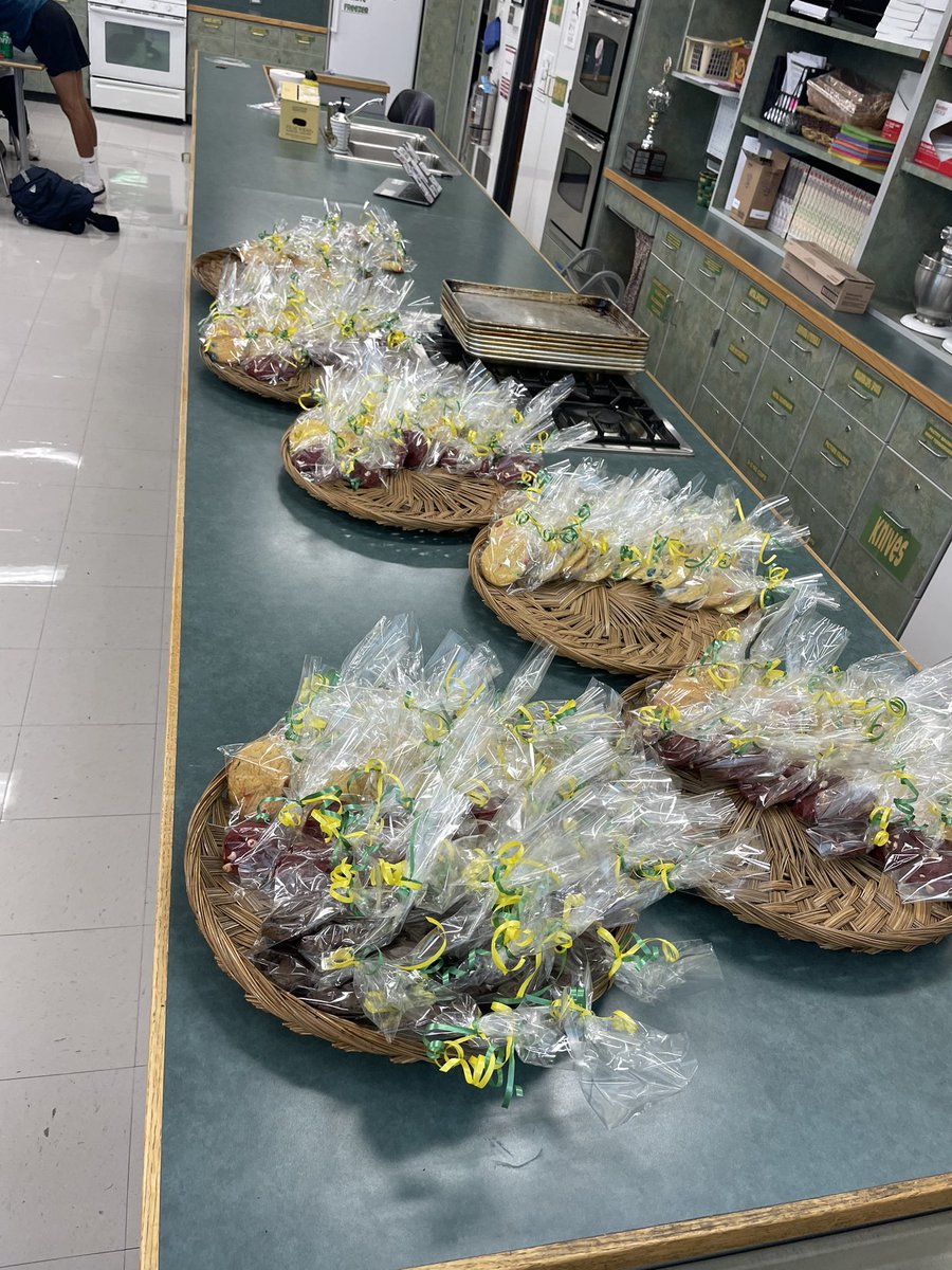Prostart 1 and 2 students rocked out 700 cookies for Open House last week!! So proud of them and all their hard work! <a href="/ElkGrove_HS/">Elk Grove High Sch.</a>