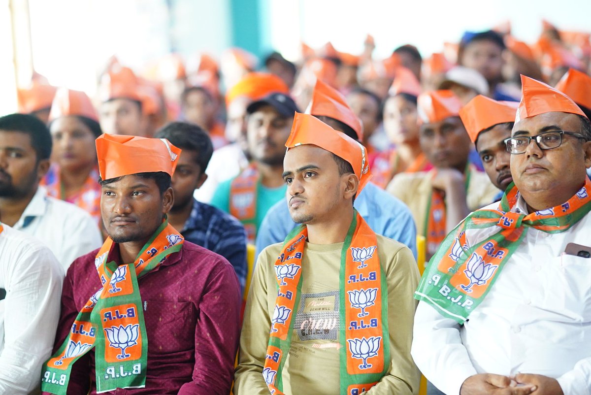 DrSukantaBJP's tweet photo. A few glimpses from today as I shared my thoughts and experiences with the attendees of the Social Media &amp; IT Training Workshop for Balurghat Loksabha Constituency organised at Balurghat...

#SocialMediaManagement #SocialMediaStrategy #balurghat https://t.co/e4UlnZIPdp