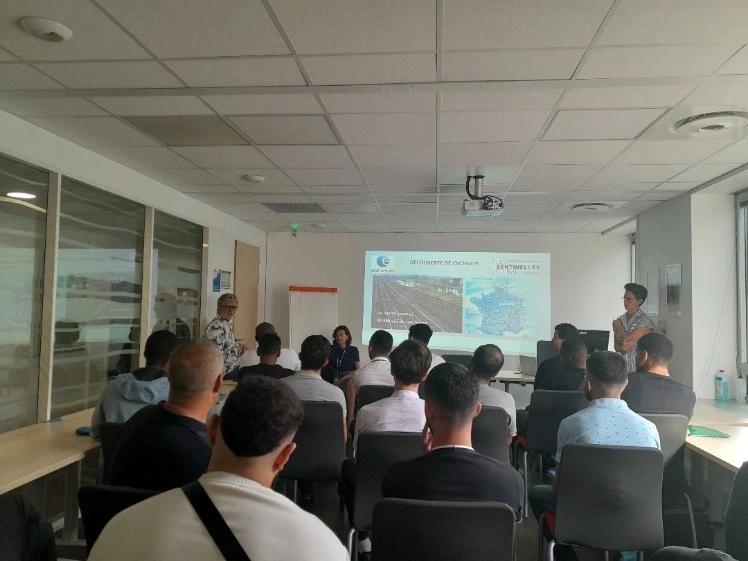🎯 La rentrée des recrutements ... et ça commence fort 💪
🤝Journée de recrutement d'annonceurs sentinelle pour #LesSentinellesduRail :
➡️ 40 candidats attendus
➡️ 11 candidats déjà validés ce matin pour intégrer la société après une formation sur-mesure-#POEI
#TousMobilisés