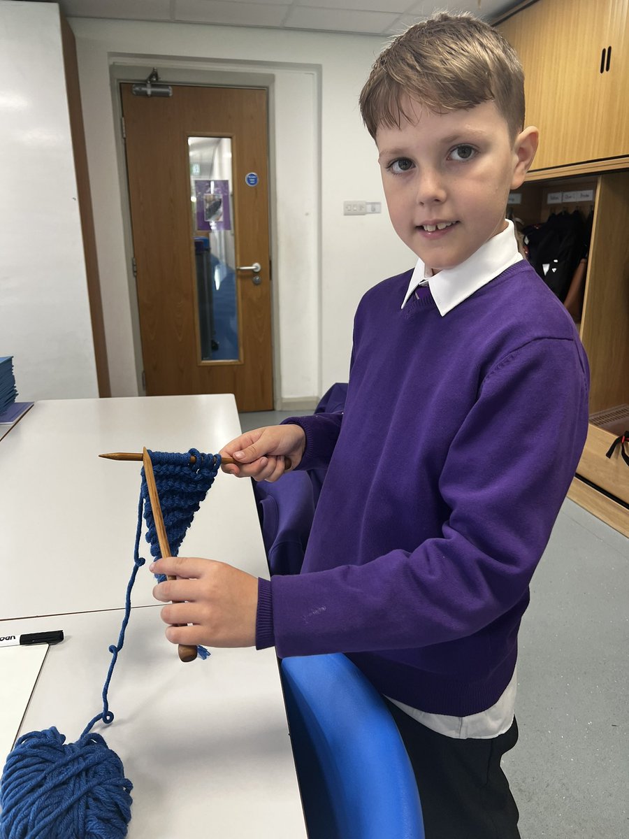 BirchwoodCE's tweet photo. What a talent! This member of Year 6 has been working super hard knitting a scarf in his own time. We can’t wait to see the final result! 👏🏻  #bcepsy6 https://t.co/1jEMP4ie3c