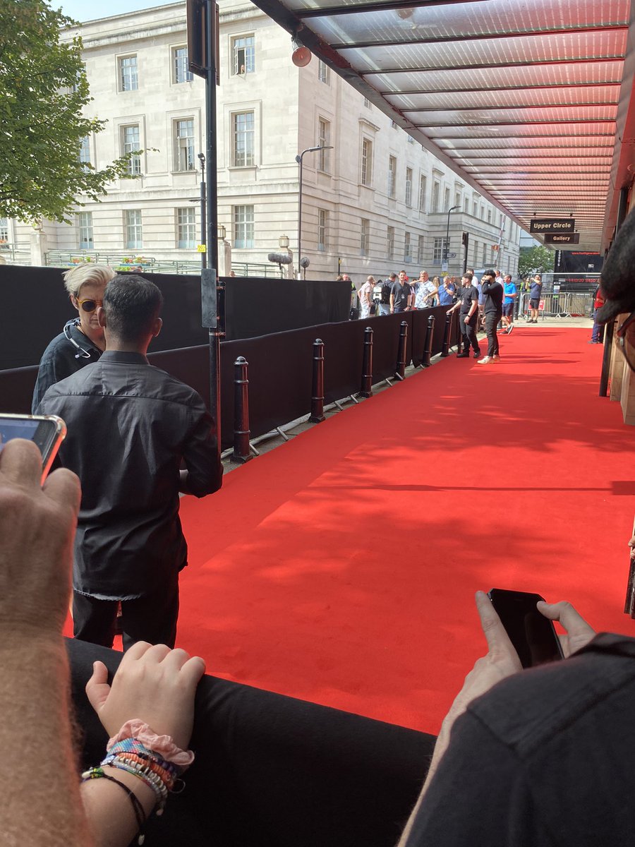 3compassese8's tweet photo. The Rolling Stones are about to do some sort of album launch outside @HackneyEmpire 👀 @RollingStones #albumlaunch #hackneydiamond #therollingstones #hackney #dalston https://t.co/yfFsiTEO3Q