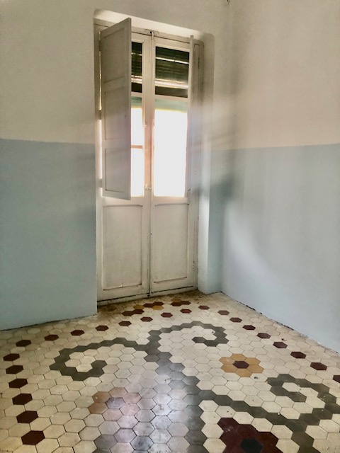 desireehato's tweet photo. Edificio para rehabilitar en la zona de Jesús, junto a la calle San Vicente, Plaza de España y a 5 minutos andando de la estación del AVE. Edificio de 1920 en buen estado de conservación. Tiene 874m2 construidos. VENDIDO. #valencia #edificios #realestate https://t.co/R8g4TZ1jgy