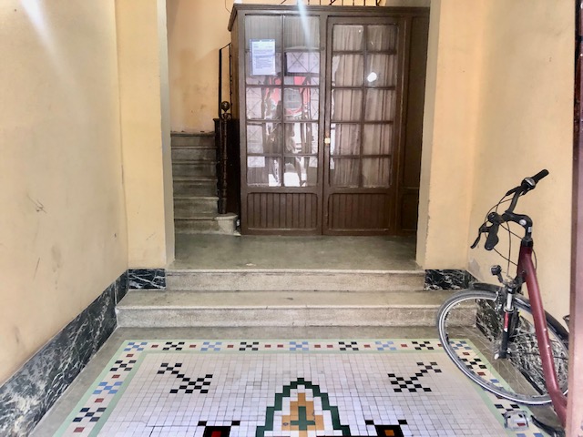 desireehato's tweet photo. Edificio para rehabilitar en la zona de Jesús, junto a la calle San Vicente, Plaza de España y a 5 minutos andando de la estación del AVE. Edificio de 1920 en buen estado de conservación. Tiene 874m2 construidos. VENDIDO. #valencia #edificios #realestate https://t.co/R8g4TZ1jgy
