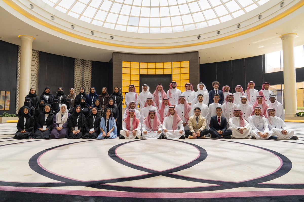 QimamFellowship's tweet photo. بكل فخر نقدم لكم السير الذاتية للدفعة السادسة من #برنامج_قمم ✨

خمسون طالب وطالبة تم اختيارهم من أصل 21,000 متقدم من قبل قادة من القطاعين العام والخاص في عملية اختيار صارمة.

🔗: ( https://t.co/A7l4vIqrg0)

يمكنكم التواصل معهم من خلال معلومات الاتصال المذكورة. قيادات واعدة وإنجازات رائدة!