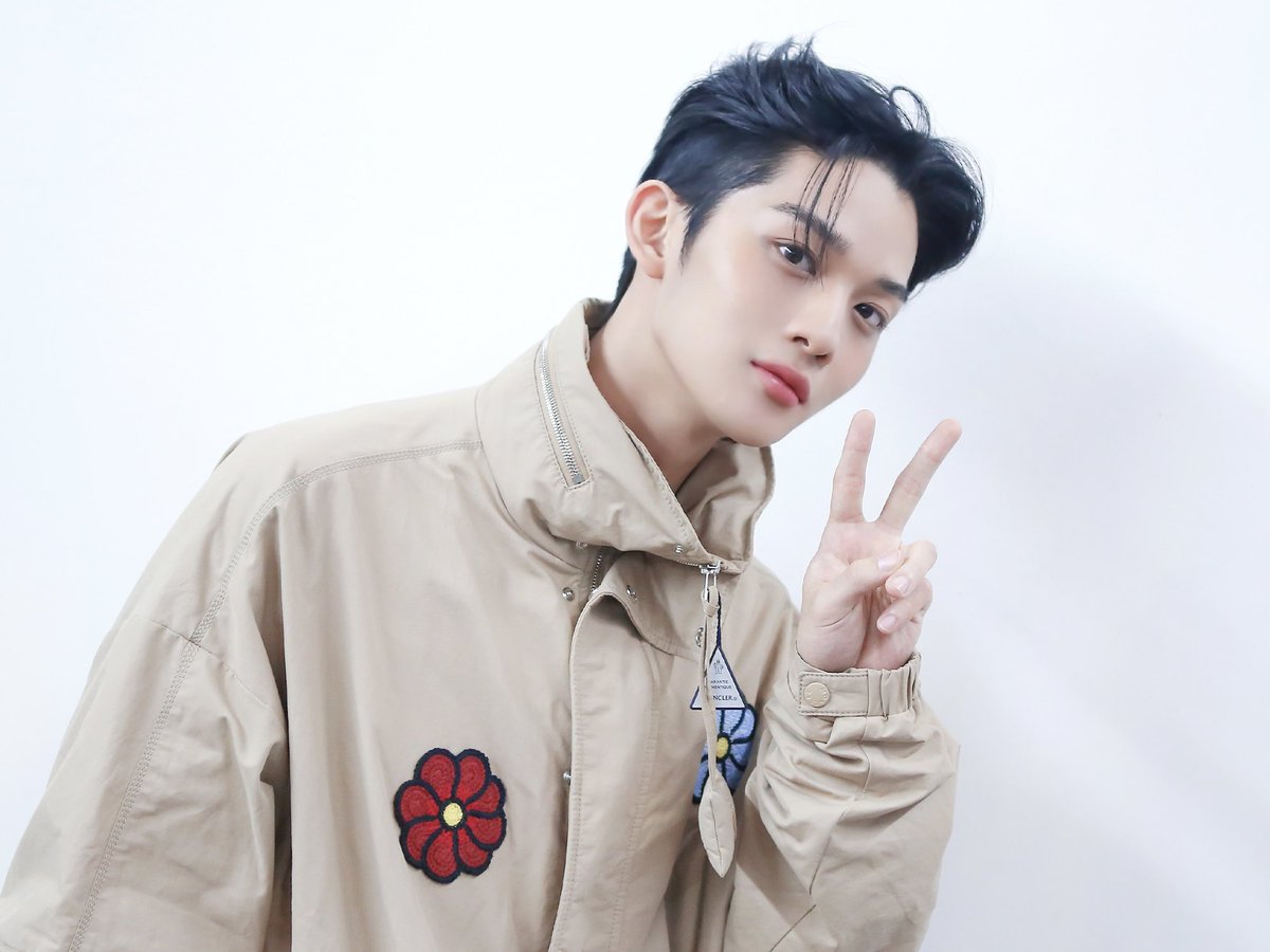 봄날 tweet media