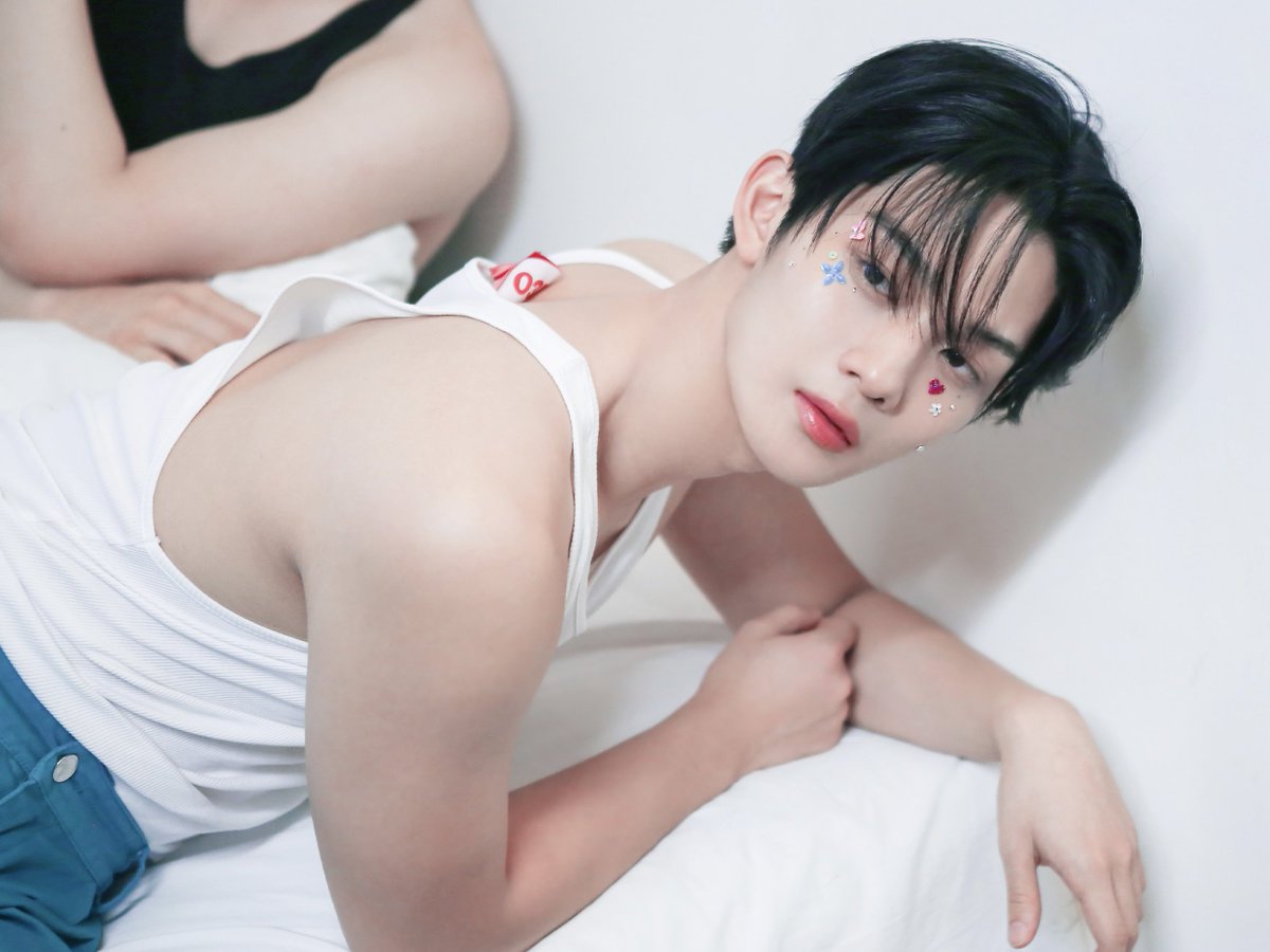 봄날 tweet media