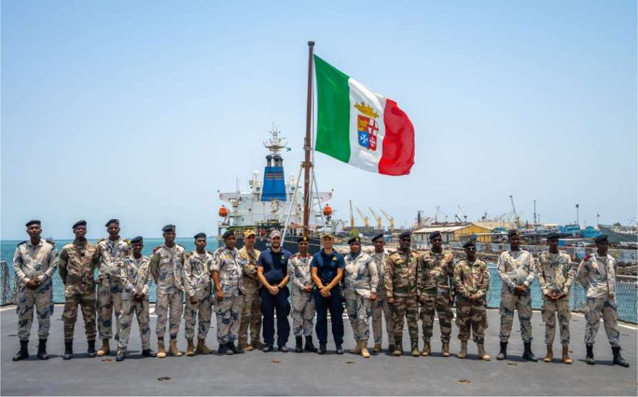 #Italian #destroyer #DeLaPenne conducts training with #Djibouti #CoastGuard

navyrecognition.com/index.php/nava…