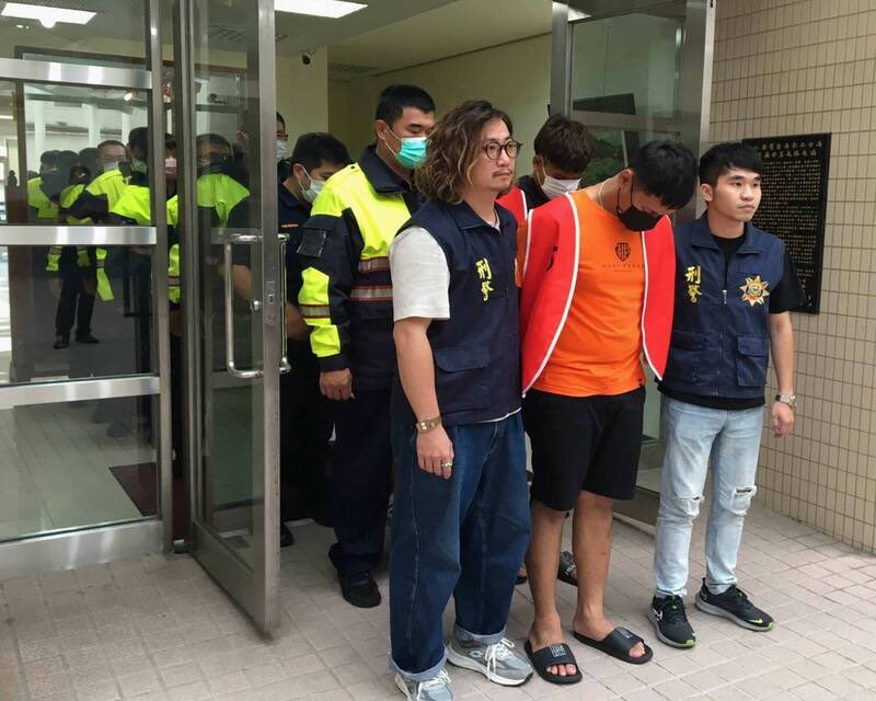 senjatanuklir's tweet photo. Hari sabtu lalu, seorang WNI berusia 34 tahun meninggal karena ditikam di depan stasiun kereta kota Changhua, Taiwan.

Kepolisian setempat menangkap 29 orang Indonesia di Taiwan yg diduga terlibat tawuran antar perguruan silat, 15 dijadikan tersangka. https://t.co/ya2w7mpcao