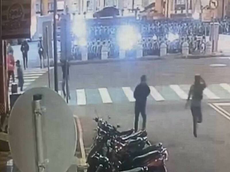 senjatanuklir's tweet photo. Hari sabtu lalu, seorang WNI berusia 34 tahun meninggal karena ditikam di depan stasiun kereta kota Changhua, Taiwan.

Kepolisian setempat menangkap 29 orang Indonesia di Taiwan yg diduga terlibat tawuran antar perguruan silat, 15 dijadikan tersangka. https://t.co/ya2w7mpcao