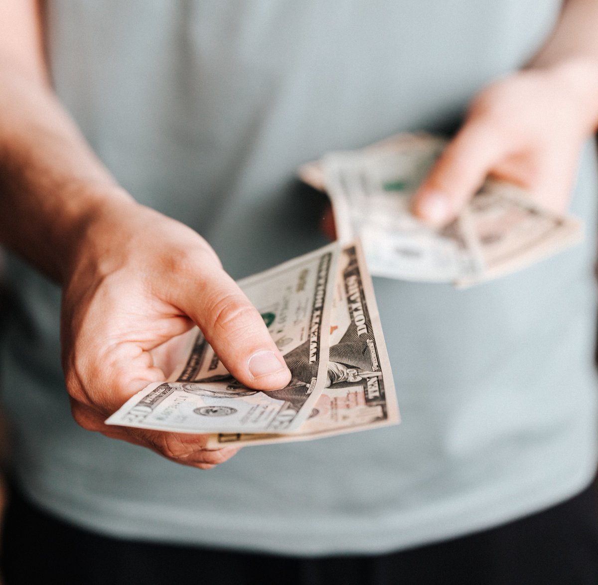 movehelpdesk's tweet image. Moving on a budget? Pack your superhero cape! Doing your own packing, moving on weekdays, and opting for shared trucks can help you save big on your long-distance move. 💪💼 #InterstateMoving #MovingEstimate #CrossCountryRelocation