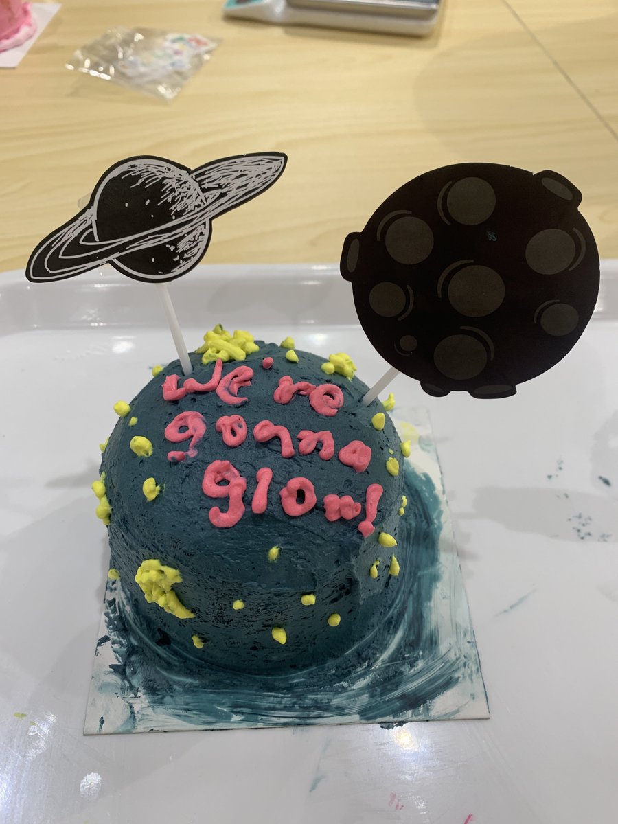 do u guys think hyuka would love my cake or laugh at it