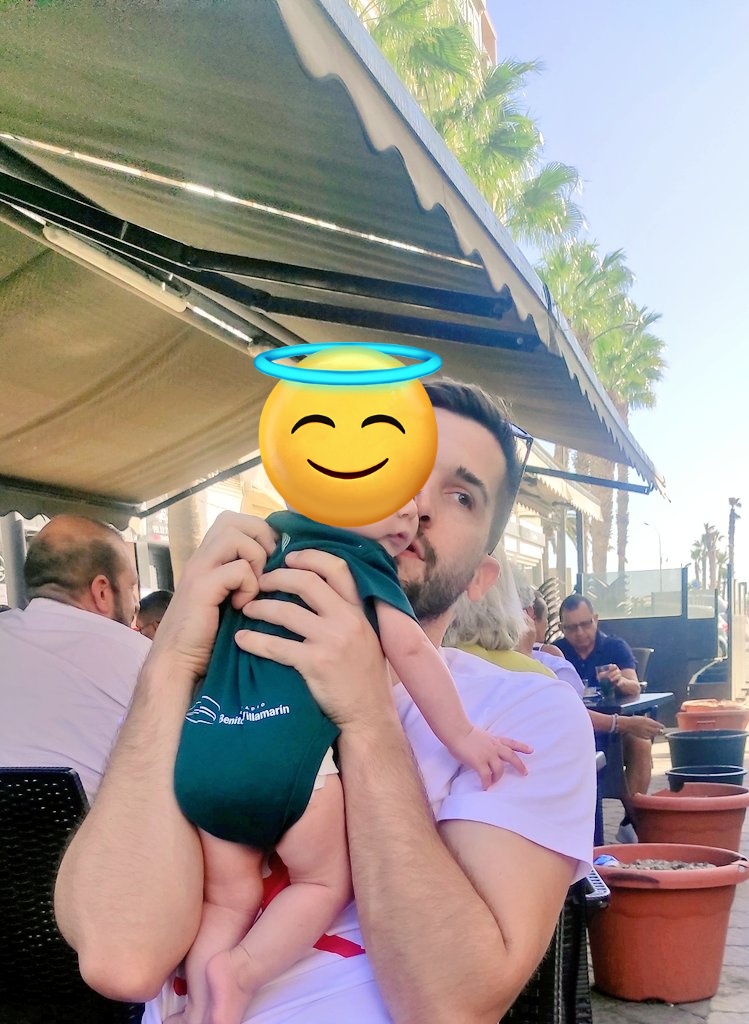laura_parguis's tweet photo. Creo que alguna intuía, desde que nació, que papi jugaría para su equipo favorito del mundo mundial 💚 https://t.co/V3xN5HSNDX