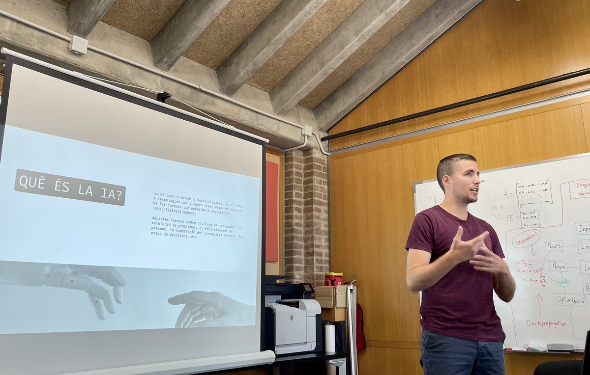 SIGTE_UdG's tweet photo. Avui tocava sessió d’aprenentatge! AI, Machine Learning i Deep Learning aplicats a l’observació de la Terra amb el nostre company Sergi Payarol
#sigteam https://t.co/SEi9RK20cC