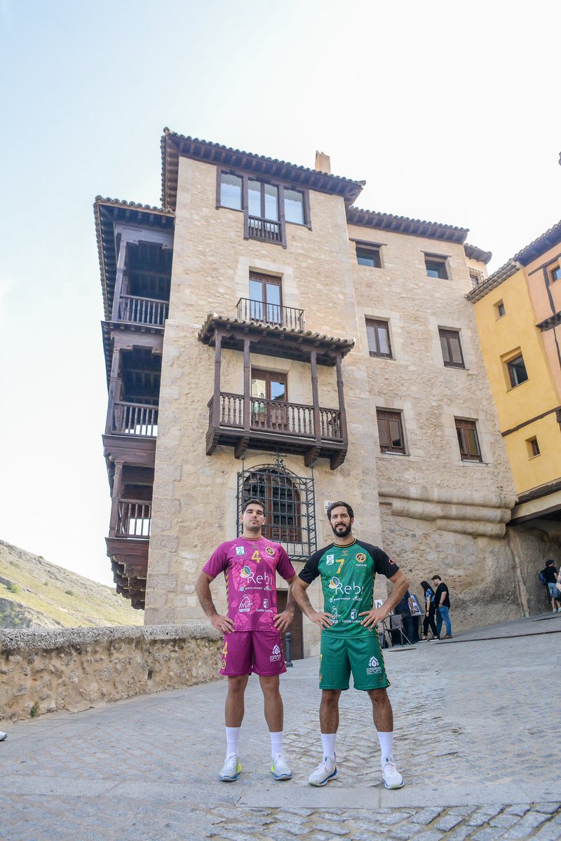 Pablitosimon's tweet photo. Ahora si, estamos readys ! El sábado empieza la temporada 23/24 en casa vs Anaitasuna . Nos vemos en el Sargal .

Les gustan las nuevas camisetas ? 🟢🟣

Fotos Lillo https://t.co/k3THZkFvHQ