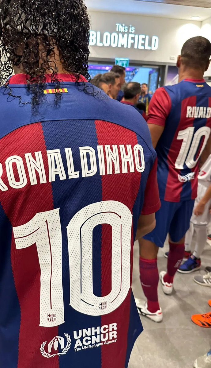 🚨Ronaldinho e Rivaldo são camisa 10 no Barcelona Legends!