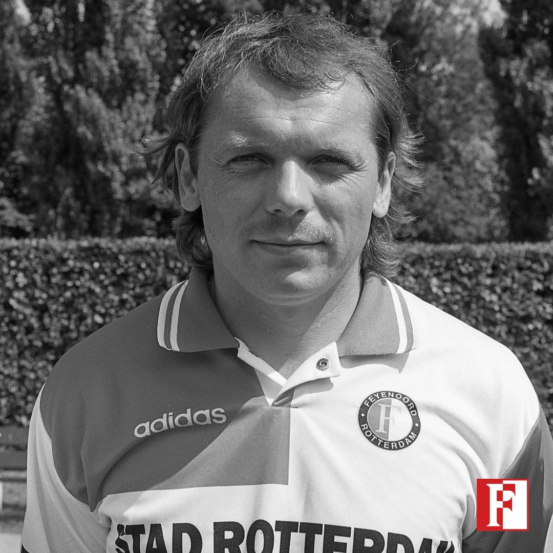 DeFeijenoorder's tweet photo. József Kiprich, ookwel 'Tovenaar van Tatabanya', is vandaag jarig! De Hand in Hand redactie schreef 40 volledige pagina's compleet toegewijd aan deze Hongaarse profvoetballer.

Heb jij deze special gemist? 🧙‍♂️➡️https://t.co/atTtKTcwoC https://t.co/exdLA3nWNW