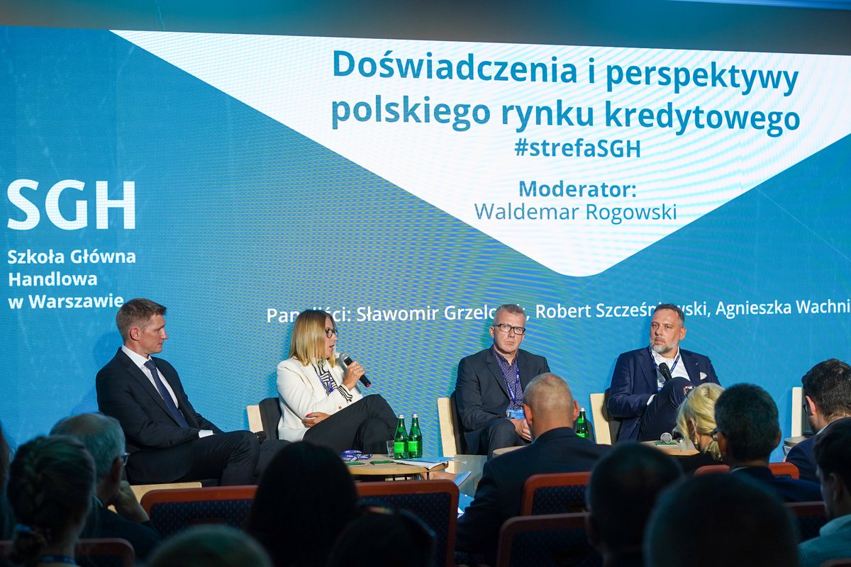 SGHWarsaw's tweet photo. 🔴 W #strefaSGH trwa panel: „Doświadczenia i perspektywy polskiego rynku kredytowego". Paneliści:
Sławomir Grzelczak @grupabik
Robert Szcześniewski @soonlyfinance
Agnieszka Wachnicka #ZBP
Moderuje prof. Waldemar Rogowski, SGH.
1/5 https://t.co/zzogrbeNom