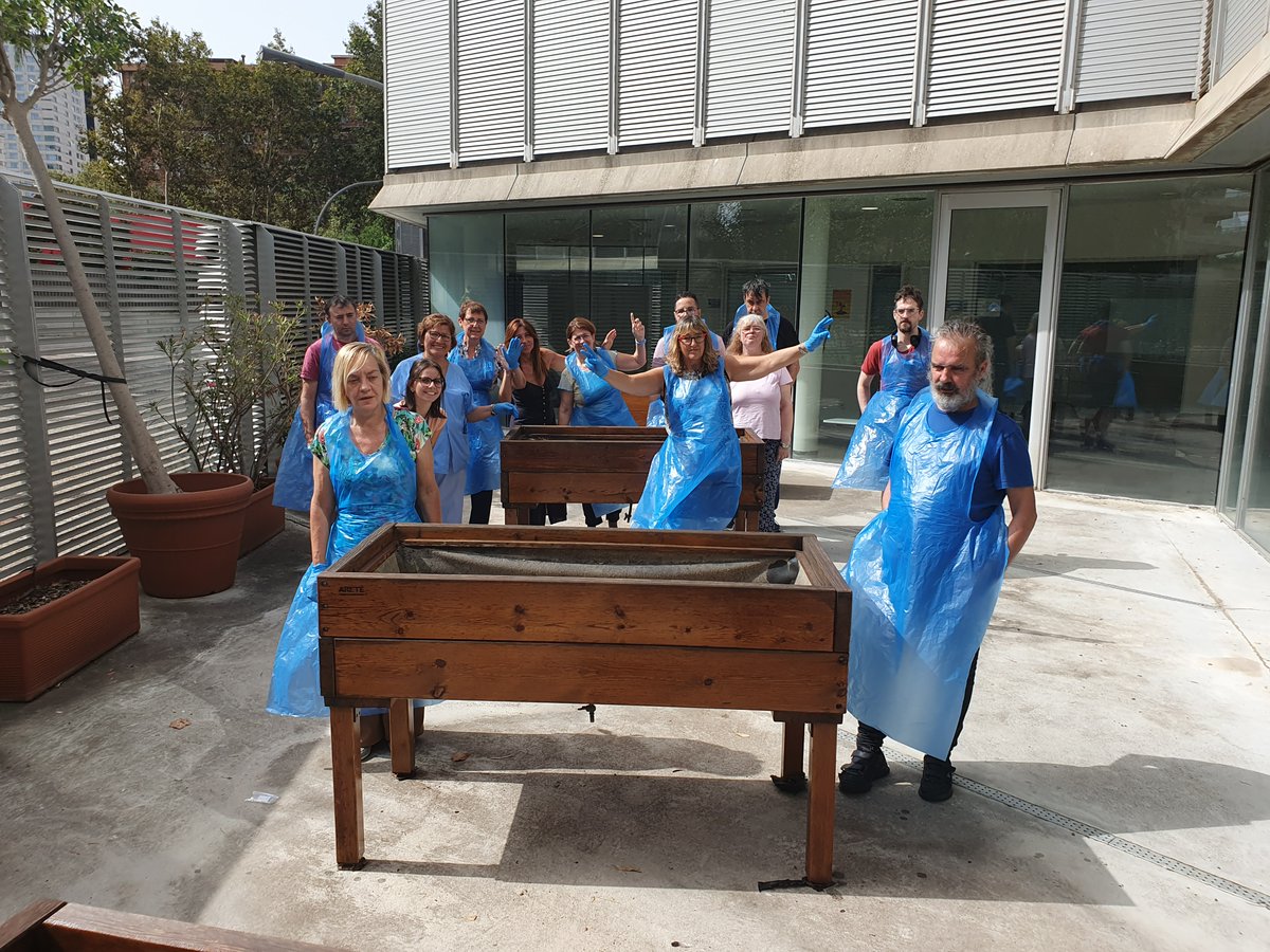 Hospital del Mar (@hospitaldelmar) on Twitter photo Els pacients del #CentreFòrumMAR, treballant per posar a punt les taules de cultiu!
Ens preparem!
#salutmental <a href="/Ribanezav/">Rocío Ibáñez</a> <a href="/87359parcdesal1/">Rosi</a> <a href="/anguera_marta/">Marta Anguera</a> <a href="/AmicsHMar/">AMICS Hospital Mar</a> Els pacients del #CentreFòrumMAR, treballant per posar a punt les taules de cultiu!
Ens preparem!
#salutmental <a href="/Ribanezav/">Rocío Ibáñez</a> <a href="/87359parcdesal1/">Rosi</a> <a href="/anguera_marta/">Marta Anguera</a> <a href="/AmicsHMar/">AMICS Hospital Mar</a>