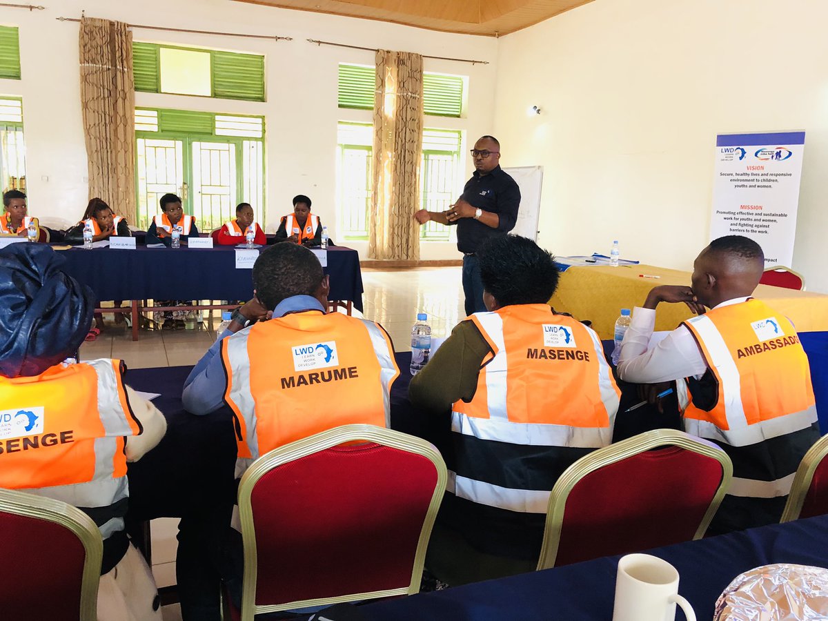 LwdWork's tweet photo. Today a three days trainings has kicked-off on #SRHR @GatsiboDistrict @Gitokisector2 #Masenge #Eldersisters #Uncles and #Ambasadors  the facilitators of safe spaces @makewayprogram in Extension on #Masengembahafi Program.@rugarama_sector https://t.co/lr15GKJRhc