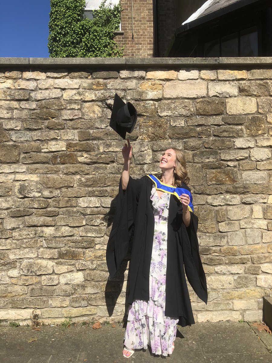 One of the most memorable days of my life 👩‍🎓🎉 my heart is very full 💕so grateful to be surrounded by wonderful people who have played such an important role in my journey, here’s to the next 4 years @UoLRenalGroup 🥰 #UoLGrad #graduate #WomenInSTEM