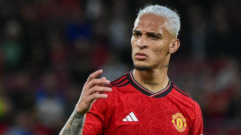 UtdLoyals_'s tweet photo. 🚨🇧🇷| Manchester United statement on Antony: 

“Man United acknowledges the allegations made against Antony and notes that the Police are conducting enquiries. Pending further information, the club will be making no further comments.

As a club, we are taking this matter seriously, with consideration of the impact of these allegations and subsequent reporting will have on survivors of abuse”.

{@FabrizioRomano} #MUFC ✅