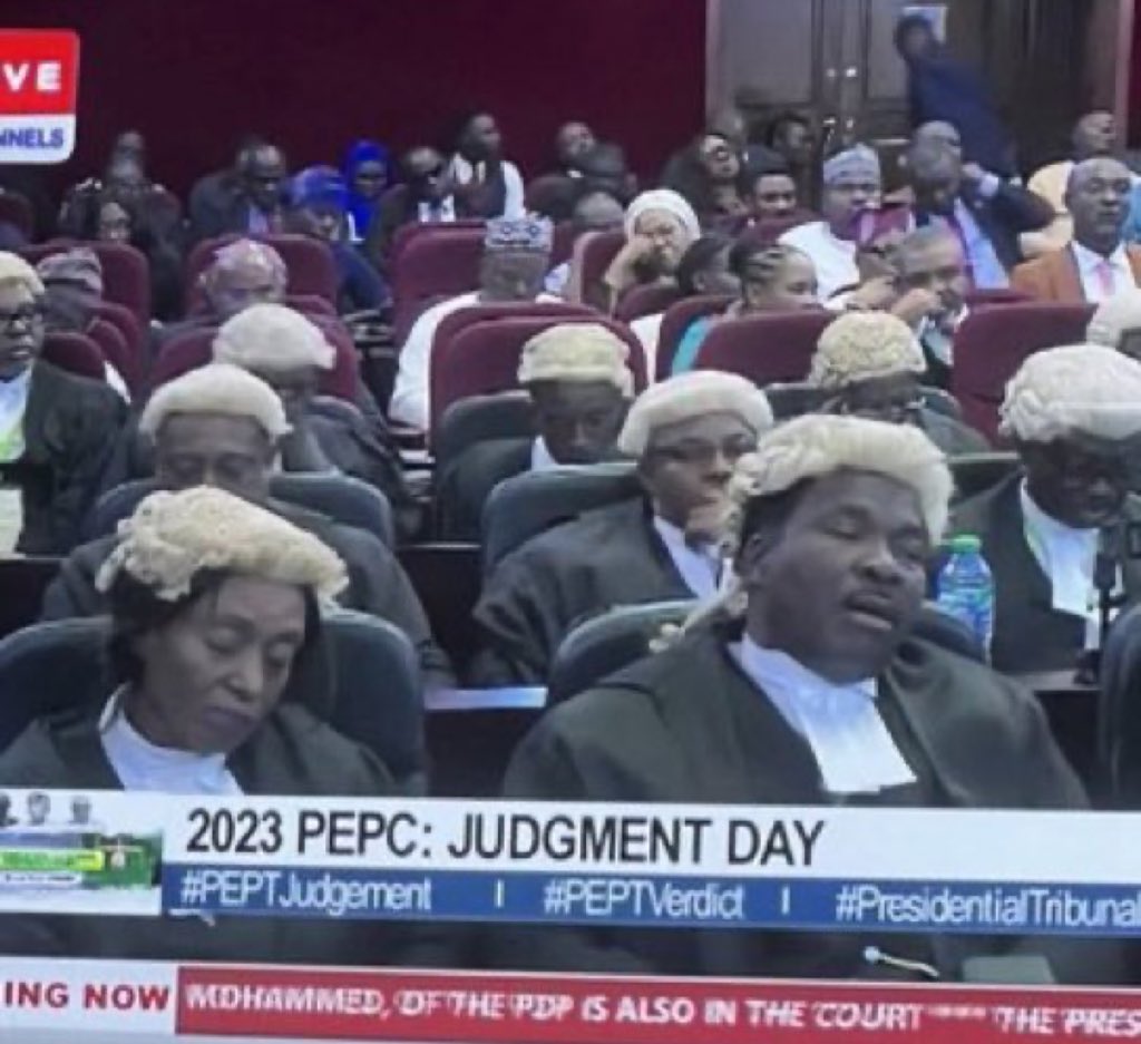 Davidbrown3g's tweet photo. Eyes on the judiciary 👁️ 

The judiciary: 😂 https://t.co/28B0XhA8Qd