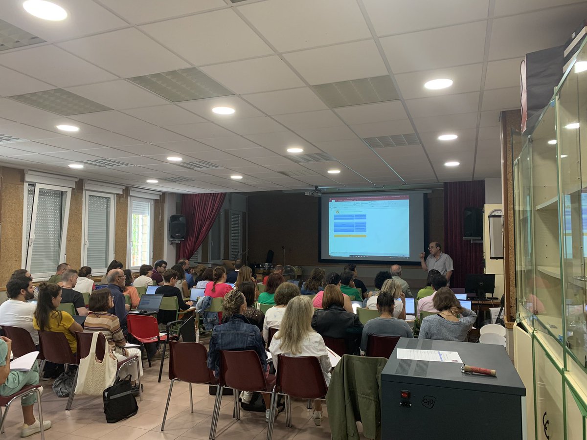 CFIEdeSoria's tweet photo. 🔔El @IESV_Espino 🔔ha empezado esta mañana su formación sobre #additio y la evaluación del alumnado, con gran éxito de participación entre los profesores del centro👏👏👏👏 @cyldigital @educacyl #evaluacion #digitalizacion #BacktoSchool2023 #formacionprofes https://t.co/0wbrMRkTGo