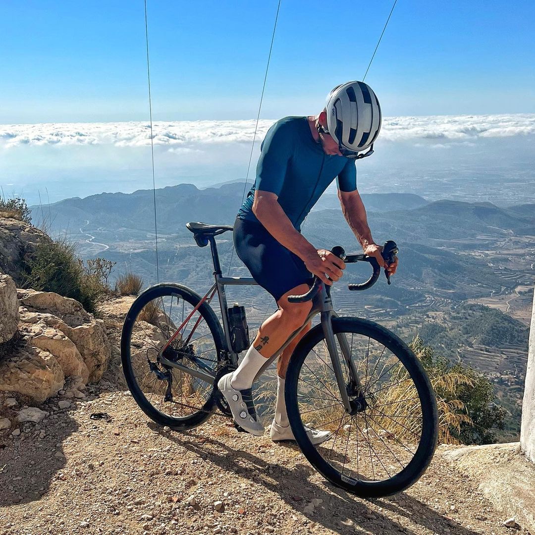 You never know where cycling will take you. Daniel from Spain, enjoying some priceless views with the F-XX Knit premium race shoe.

To learn more about the F-XX, visit us at: flr.shoes 🚴‍♀️🙌🙌