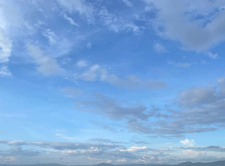 Sunny days can also suddenly turn into heavy rain, gentle people can also feel unhappy. There will always be someone who understands you and empathizes with you. So go ahead and speak out about things that make you unhappy or things that you like. We look forward to listening or