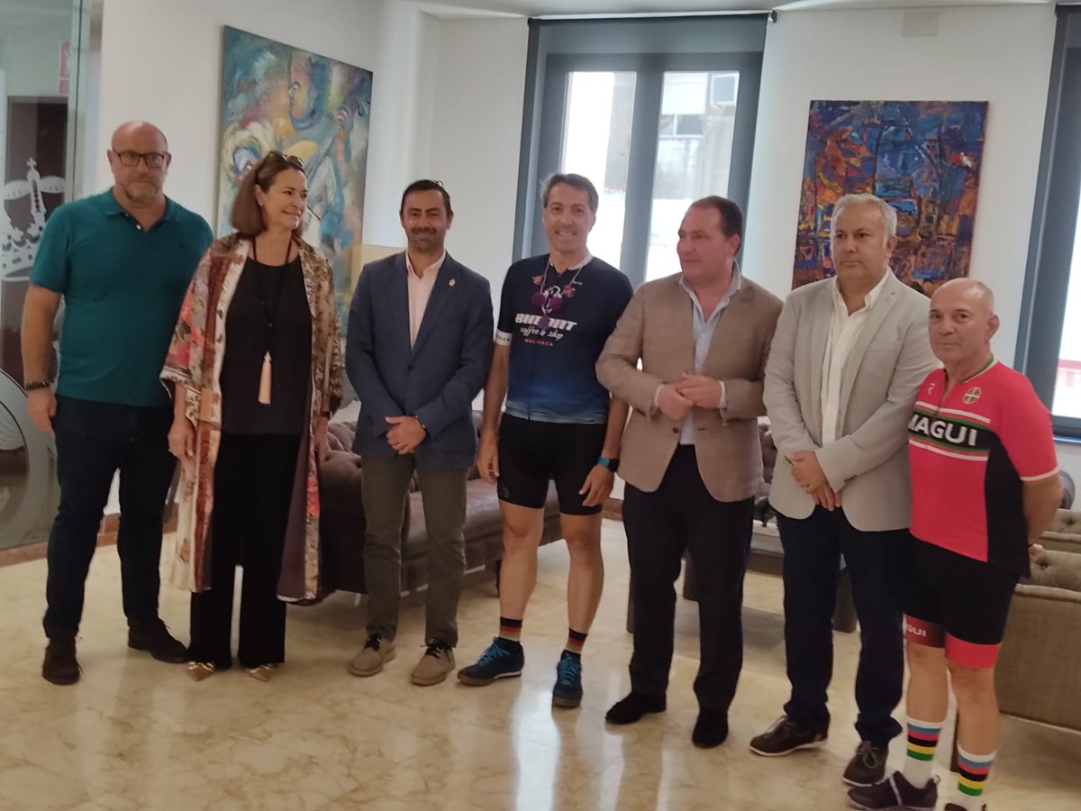 Visita a la Excma Diputación de Huelva para presentar el proyecto "Rutas del silencio", con D. David Toscano y D. Juan Daniel Romero.  <a href="/DipuHU/">Diputación de Huelva</a> #Ciclismo #bicicletaconpoder #rutasdelsilencio #huelva <a href="/fvicenteferrer/">Fundación Vicente Ferrer</a> <a href="/UnaSord_info/">Unión Andaluza de Entidades de Personas Sordas</a>