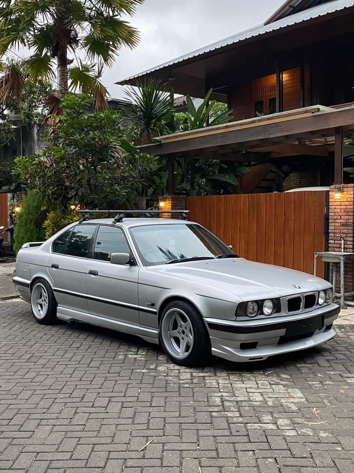 Suka Mobil Tua tweet media