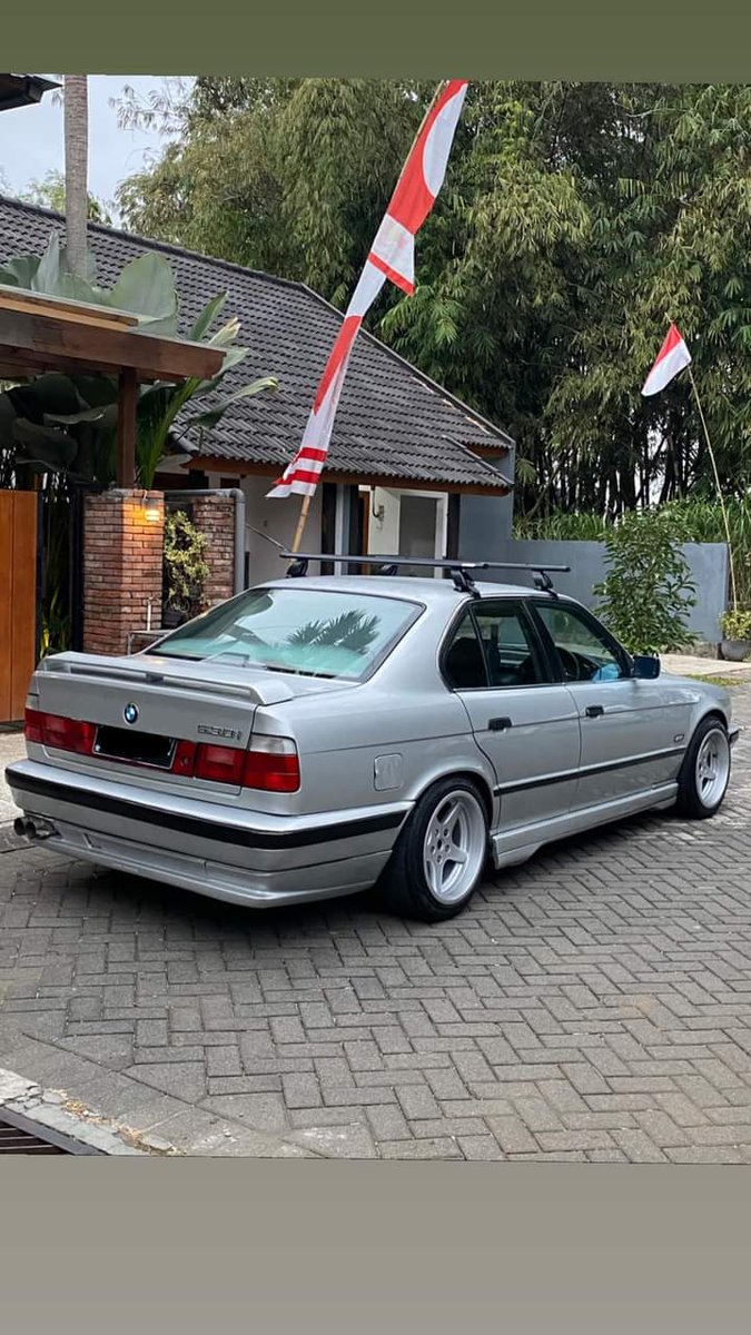 Suka Mobil Tua tweet media