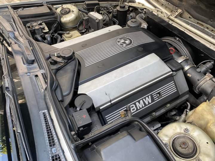 Suka Mobil Tua tweet media