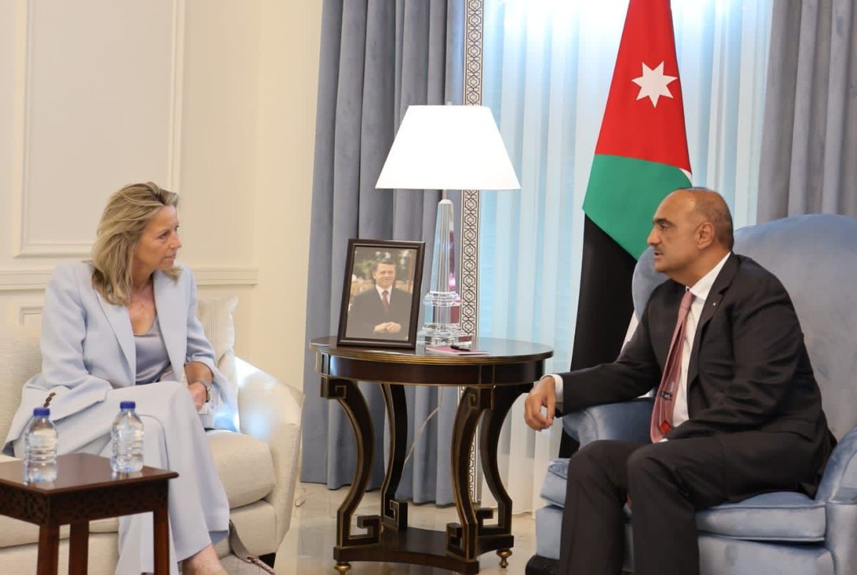 NLinJordan's tweet image. During her visit to 🇯🇴, 🇳🇱 @DefensieMin Kajsa Ollongren met with Prime Minister &amp;amp; Minister of Defense, @BisherKhasawneh to discuss cooperation in the defense sector. 
She also toured the Military Women’s Training Center &amp;amp; attended part of a training session for women officers.