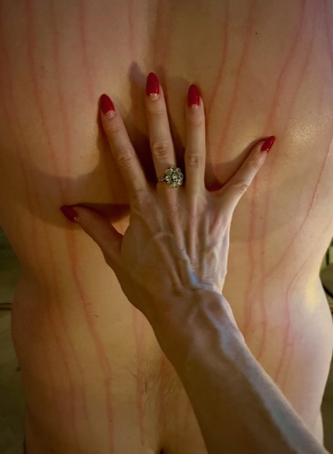 FloatingSub's tweet image. Recently dipped my toes into sessions again and well, an unforgettable afternoon was had. Boot worship, hoods, a small caning and chastity, what more could I need?