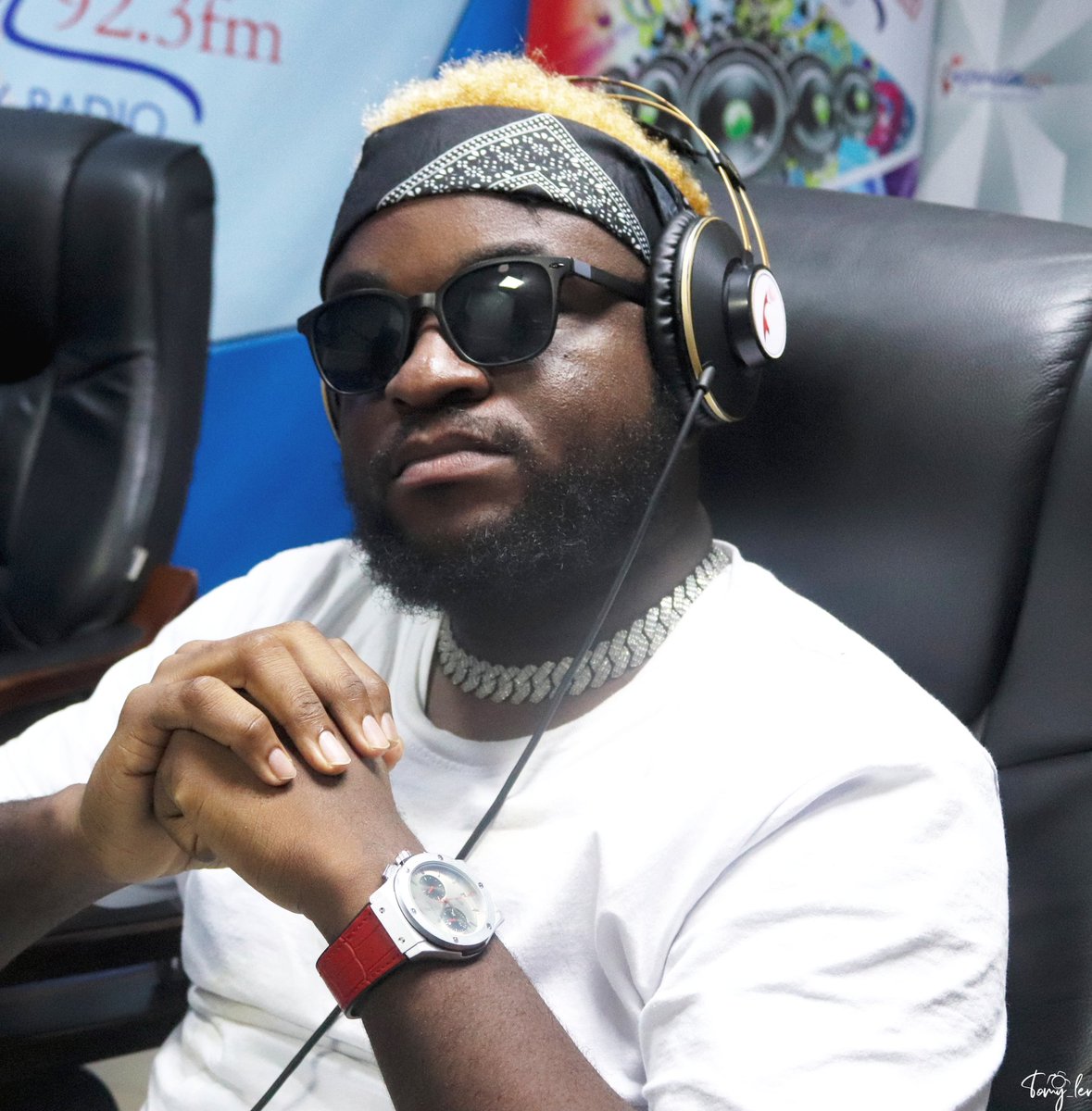 IFM923's tweet photo. The lunchtime show couldn't get any spicier with Mofizzay in the building.
#mofizzay #brotherbernard #brotherbernardmofizzay #music #afrobeats #afrodance #dancehallmusic #africanmusic #entertainment #yourno1familyradio📻 https://t.co/fXfdivaQdV