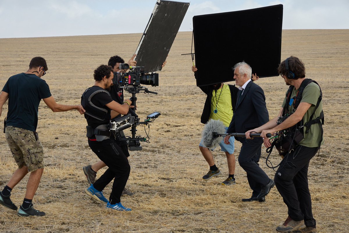 Enciende TV (@enciende_tv) on Twitter photo Iniciamos el rodaje del cortometraje #Carroña dirigido por <a href="/elyasperez/">Elías Pérez</a> y protagonizado por <a href="/VicenteVergar12/">Vicente Vergara.</a>
Numa Paredes y Carmen León Una historia que reflexiona sobre la avaricia, el dinero y el cambio climático. El rodaje se llevará a cabo en San Juan del Puerto (Huelva) Iniciamos el rodaje del cortometraje #Carroña dirigido por <a href="/elyasperez/">Elías Pérez</a> y protagonizado por <a href="/VicenteVergar12/">Vicente Vergara.</a>
Numa Paredes y Carmen León Una historia que reflexiona sobre la avaricia, el dinero y el cambio climático. El rodaje se llevará a cabo en San Juan del Puerto (Huelva)